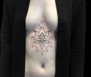 Tatuaggio fiore di loto Milano